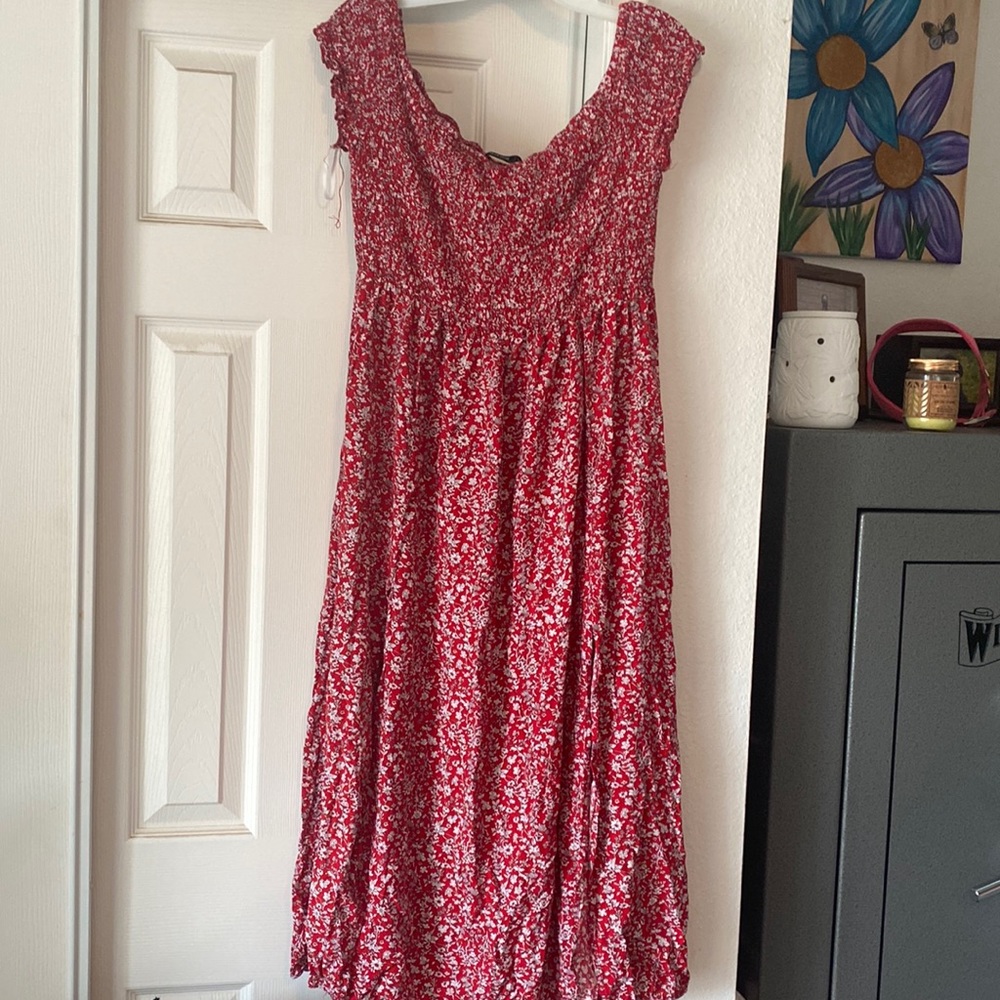 Red floral dress size 1XL.